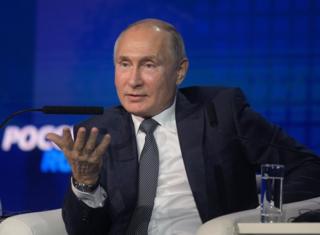 Rusya Devlet Başkanı Vladimir Putin, Moskova'da düzenlenen bir güvenlik zirvesinde konuştu