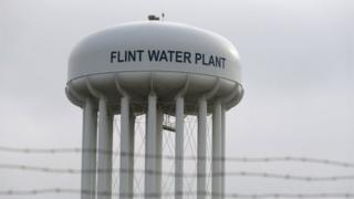 Верхняя часть башни водоросли Flint в Flint, Мичигане.