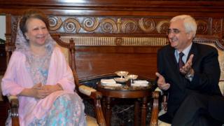 দিল্লিতে খালেদা জিয়ার সঙ্গে ভারতের তখনকার পররাষ্ট্রমন্ত্রী সালমান খুরশিদ। অক্টোবর, ২০১২