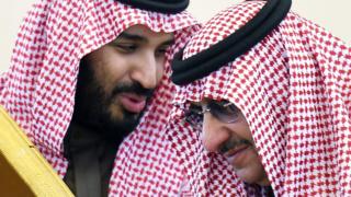 Vəliəhd Məhəmməd bin Salman (solda) və şahzadə Məhmməd bin Nayif (sağda)