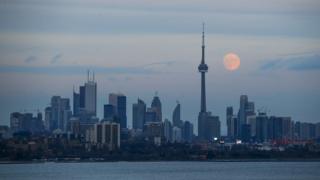 Toronto skyline with moonrise (24 December 2015)
