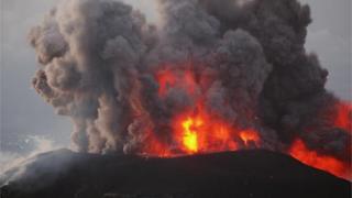 El volcán Santiaguito de Guatemala haciendo erupción en 2009.