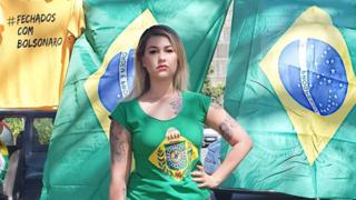 Sara Winter in the camp supporting Jair Bolsonaro