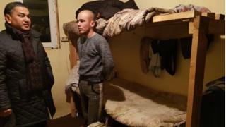 Қаҳрамон Қуронбоев мигрантларнинг шароити билан танишяпти