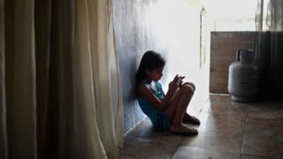 niña migrante
