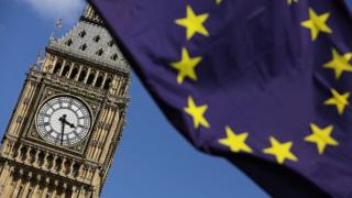 Bandera de la Unión Europea frente al Big Ben