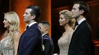 Кенже Дональд Трамп менен Джаред Кушнер инаугурация салтанатында.