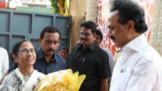 ஸ்டாலின் மம்தா பேனர்ஜி.