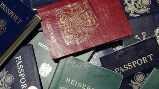 Kinshasa ne perçoit que 65 $ sur les 185 $ payés par chaque Congolais qui a besoin d'un passeport.
