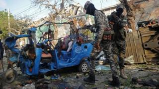 Le théâtre d'un attentat à la voiture piégée en Somalie (illustration).
