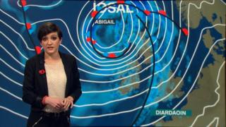 Sarah Cruickshank ag aithris na sìde