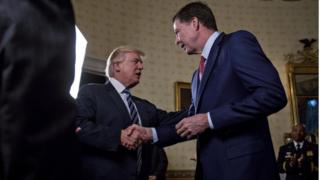 Rais Trump na james Comey wa shirika la FBI wakisalimiana katika mkutano wa awali