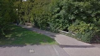 Footpath connecting Studio Way and Shenley Road