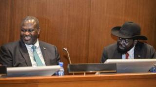 Rieka Machar kushoto na Salva Kiir Kulia