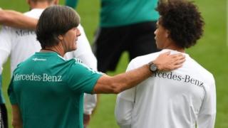Leroy Sane na kocha wa timu ya Ujerumani