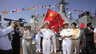 2009年3月,中國參加海上多國聯合軍事演習時,"廣州"號驅逐艦抵達巴基斯坦卡拉奇港。