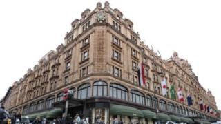 Zamira Hajiyeva pernah membelanjakan £150.000 atau Rp3 miliar dalam satu hari di Harrods.