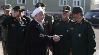 Президент Ирана Хасан Рухани принимает участие в параде вооруженных сил в Тегеране
