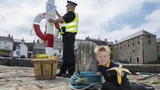 banana hides bananas bans portsoy luck ahead boat festival bad malcolm mason caption taylor smith copyright paul pc john