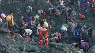 လုံးခင်း၊ ဖားကန့် ဒေသတွေမှာ ရေမဆေးကျောက် တူးဖော်လုပ်ကိုင်နေကြသူတွေ