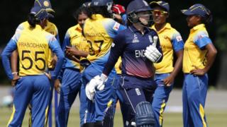 නවසීලන්තයට එරෙහි තරගයේදී ශ්රී ලංකා කණ්ඩායම දවාගැනීමට සමත්වූයේ එක් විකට්ටුවක් පමණි