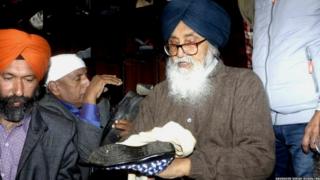 ਪ੍ਰਕਾਸ਼ ਸਿੰਘ ਬਾਦਲ ਦੇ ਜਨਮਦਿਨ ਵਾਲੇ ਦਿਨ ਅਕਾਲੀ ਦੀ ਪੂਰੀ ਲੀਡਰਸ਼ਿਪ ਦਰਬਾਰ ਸਾਹਿਬ ਮੁਆਫੀ ਮੰਗਣ ਪਹੁੰਚੀ