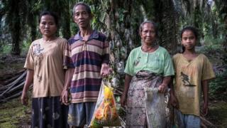 Ridah, 35, Cilin, 60, Siti, 60, Dan Yenita, 12, Orang Rimba Desa, in Tebing Tinggi