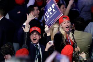 Pendukung Trump di pusat kampanye di New York bersorak melihat hasil pemilihan presiden