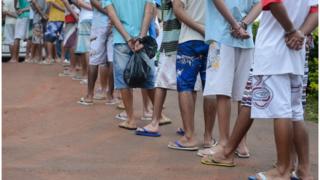 Grupo de 20 adolescentes recapturados após fuga de unidade de internação no DF em dezembro de 2015