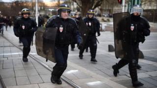 Des CRS français