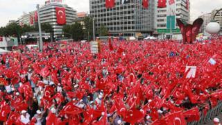 Kızılay Meydanı'nın yeni adı "15 Temmuz Kızılay Milli İrade Meydanı" oldu.