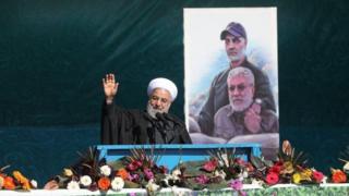 حسن روحانی در سخنرانی خود گفت "دولت ما ورشکسته نیست و مردم ما تسلیم شدنی نیستند"