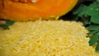 বাংলাদেশে ব্রি-২৯ জাতের ধানের সঙ্গে ভুট্টার বীজ মিশিয়ে গোল্ডেন রাইস উদ্ভাবন করা হয়েছে