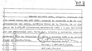 Documento firmado por notario que dice que Jenaro Gajardo Vera es dueño de la Luna.