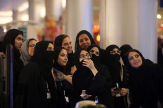 مجموعة نساء