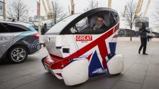 UK driverless car projects get government green light - BBC News