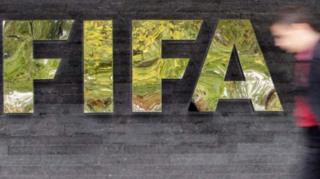 Amategeko ya Fifa asaba ko amaleta ativanga mu vy'amashirahamwe y'umupira