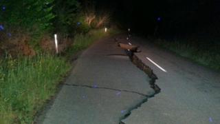 クライストチャーチ北の道路に大きな亀裂が走った