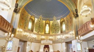 внутри хоральной синагоги в москве
