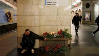 Учурда Орусияда 700 миңге жакын кыргызстандык мигранттар эмгектенип жүргөнү белгилүү. Анын ичинде, Санкт-Петербургдагы кыргыздар 25 миңдин айланасында.