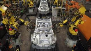 İngiltere'de fabrikadaki bir robot