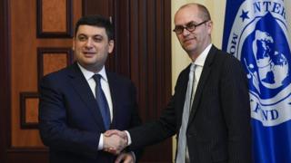 Прем'єр України Володимир Гройсман та очільник Місії МВФ по Україні Рон ван Роден