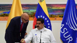 Madaxweynaha Venezuela ayaa horey xildhibaanada ugu eedeeyay inay sameynayaan afgembi