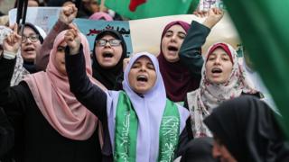 تشارك النساء الفلسطينيات في مظاهرات بشكل مستمر للمطالبة بإطلاق سراح السجناء
