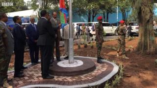 Madaxweynaha Eritrea oo saaraya calanka dalkiisa
