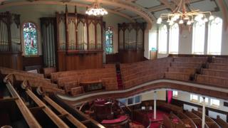Capel Y Tabernacl, Trefous