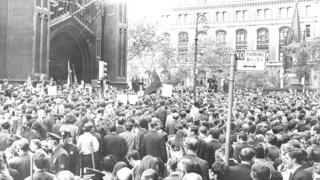 A noontime crowd at Trinity Church on Lower Broadway gather as part of the national Moratorium to End the War in Vietnam (Moratorium Day) demonstration. October 15, 1969