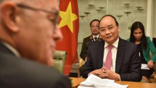 Thủ tướng Việt Nam Nguyễn Xuân Phúc (phải) tham dự cuộc họp với Thủ tướng Úc Malcolm Turnbull tại Canberra 15/3/2018