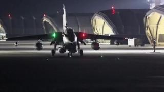 Самолет готовится покинуть базу Кипра