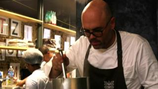Cocinero en el RefettoRio Gastromotiva
